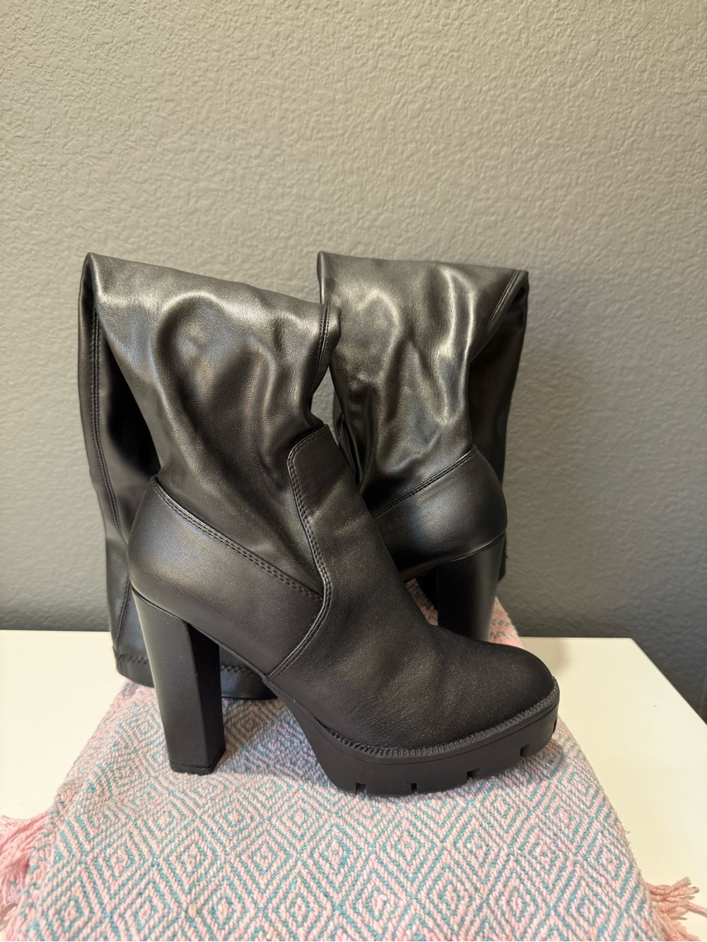 Women's Black Chunky Heel Mid-Calf Boots